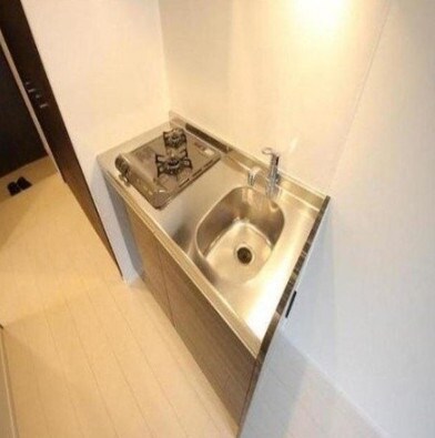 物件内観写真4　(2口コンロのシステムキッチン。)