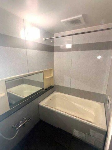 物件内観写真5　(追い焚き機能付きバス。)