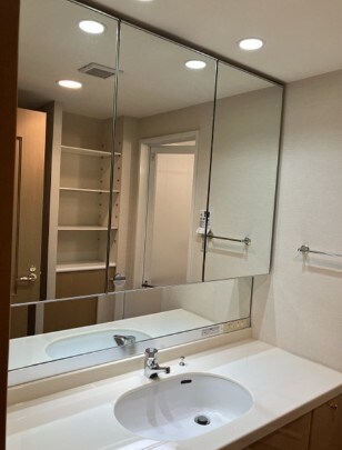 物件内観写真4　(嬉しい独立洗面台付き。)