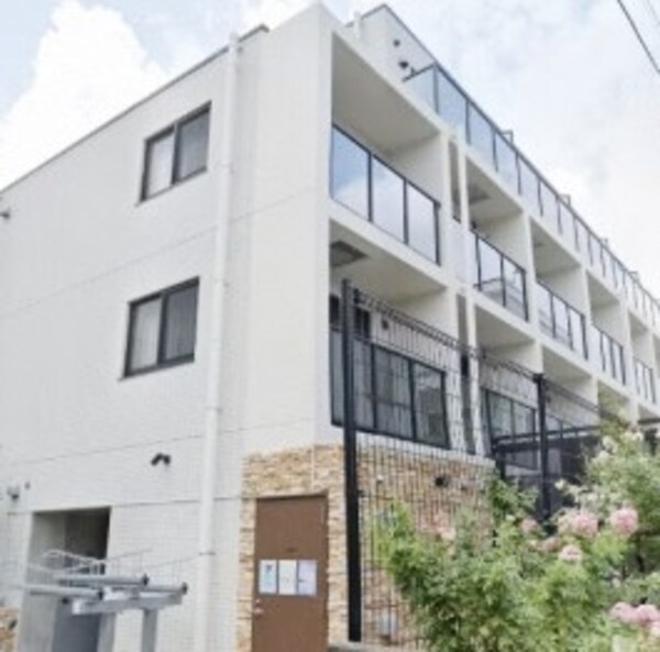 外観(鉄筋コンクリート造のがっちりとした建物。)