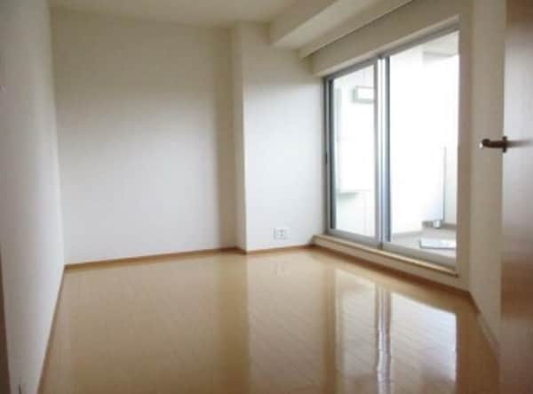 寝室(きれいなフローリング。)