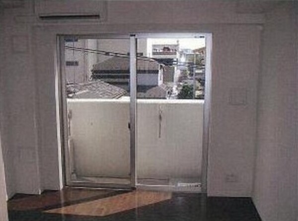 寝室(きれいなフローリング。)