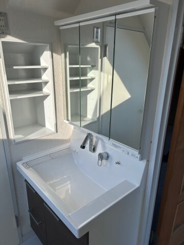 物件内観写真7　(嬉しい独立洗面台付き。)