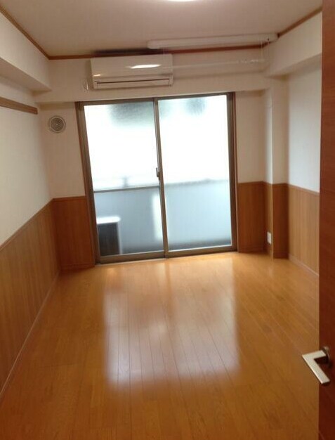 物件内観写真3　(7.6帖のお部屋。)