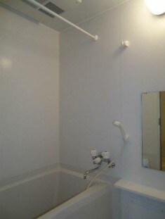 物件内観写真4　(浴室乾燥機付きバス。)