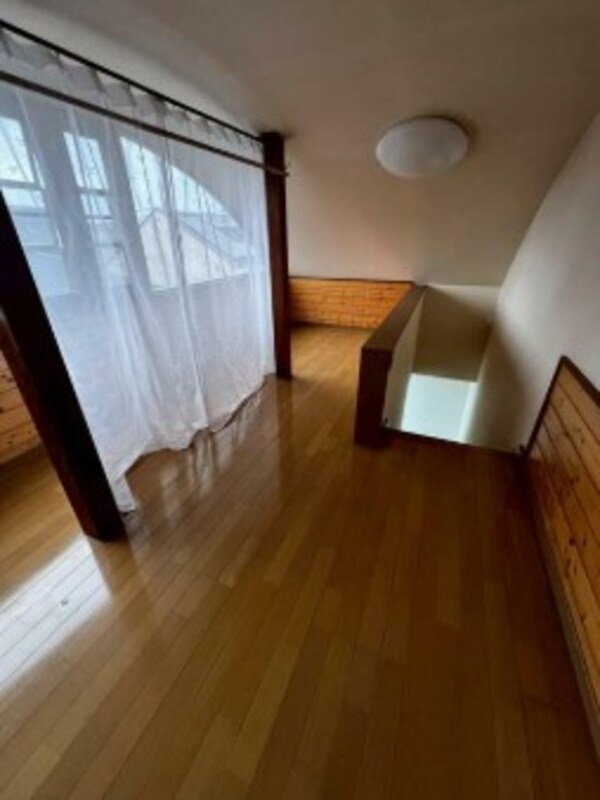 寝室(きれいなフローリング。)