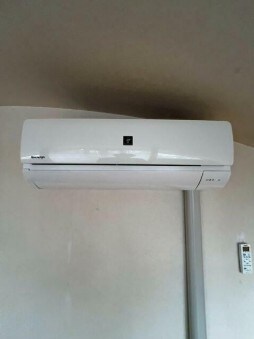 物件内観写真11　(エアコン完備。)