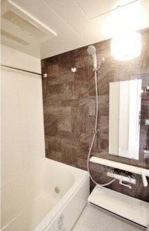 物件内観写真4　(追い焚き機能、浴室乾燥機付きバス。)