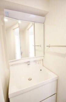 物件内観写真6　(嬉しい独立洗面台付き。)