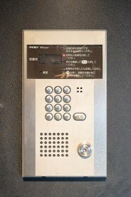 物件内観写真3　(オートロックで防犯面も安心です！)