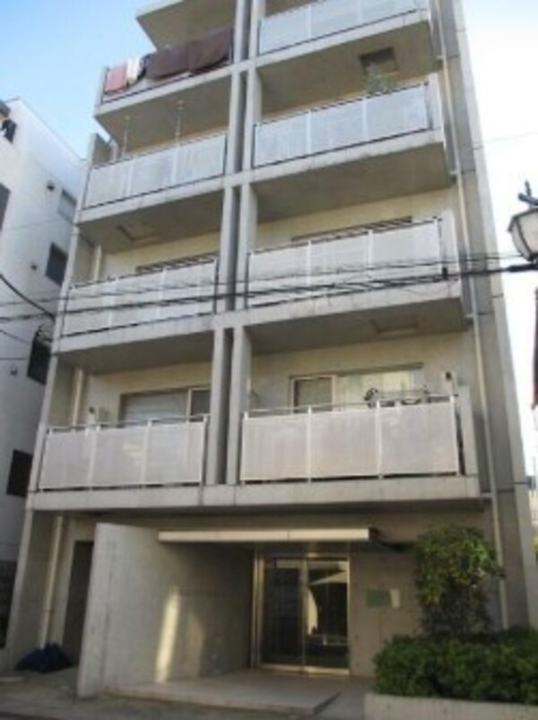 外観(鉄筋コンクリート造のがっちりとした建物。)