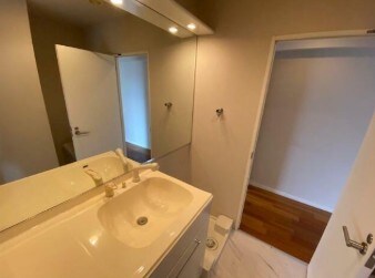 物件内観写真7　(嬉しい独立洗面台付き。)