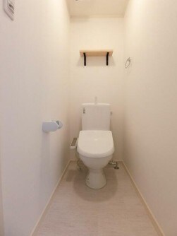 物件内観写真5　(温水洗浄便座。)