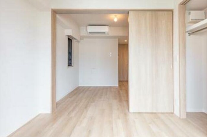 物件内観写真2　(きれいなフローリング。)