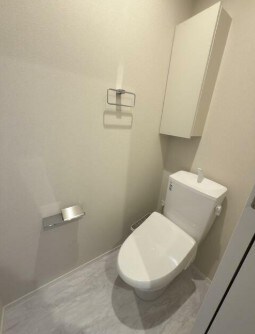 物件内観写真5　(温水洗浄便座。)