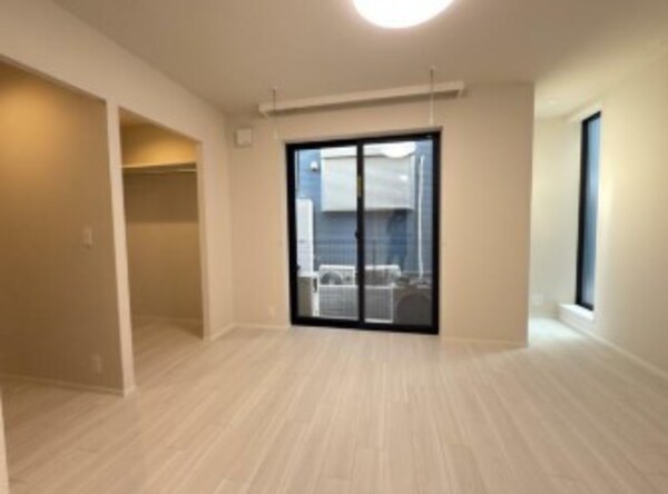 寝室(きれいなフローリング。)