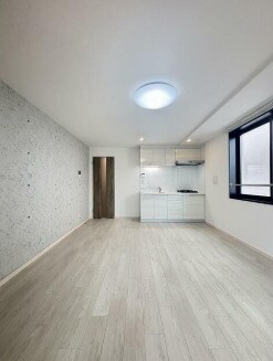 物件内観写真2　(明るい洋室！)