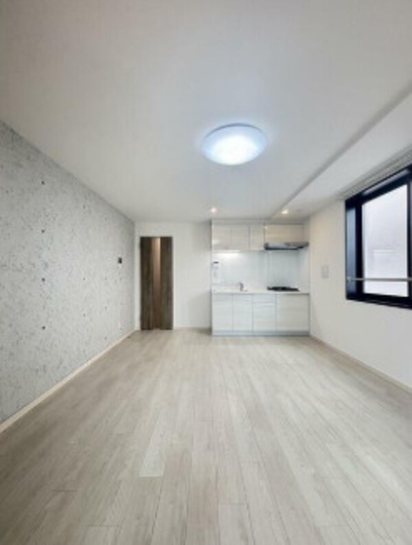 居室(明るい洋室！)