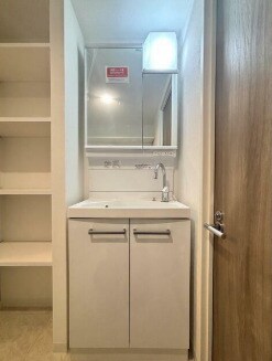 物件内観写真6　(嬉しい独立洗面台付き。)