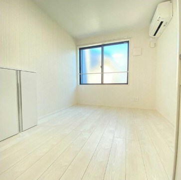 物件内観写真3　(6.7帖のきれいなDK。)