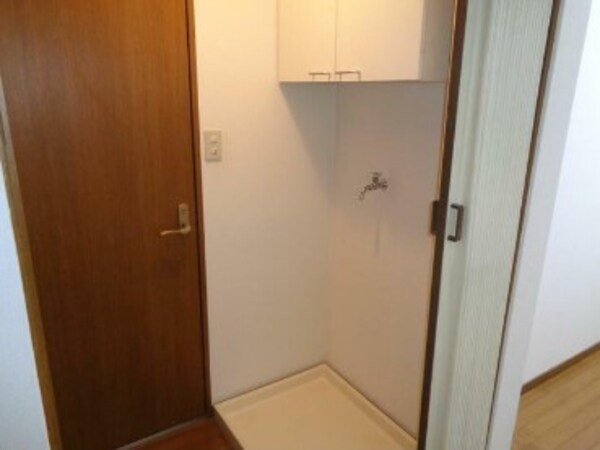 建物設備(室内洗濯機置き場。)