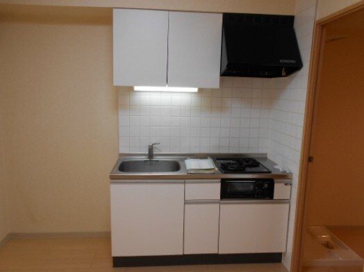 物件内観写真3　(2口ガスシステムキッチン。グリル付き。)