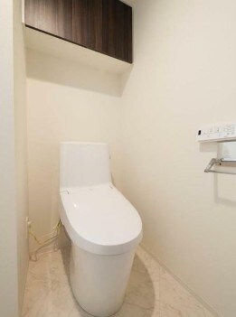 物件内観写真5　(温水洗浄便座。)