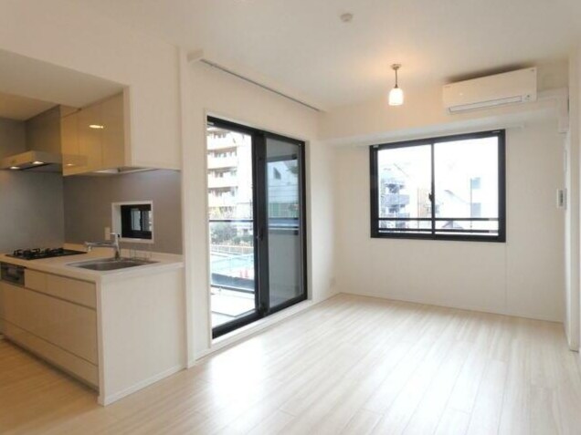 物件内観写真4　(11.5帖のきれいなLDK。)