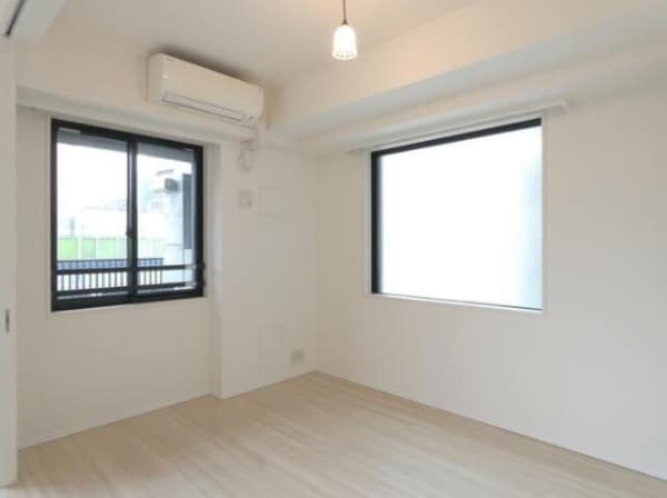 寝室(きれいなフローリング。)