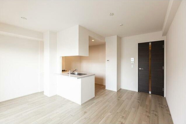 物件内観写真3　(明るい洋室！)