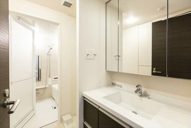 物件内観写真5　(追い焚き機能付きバス。)