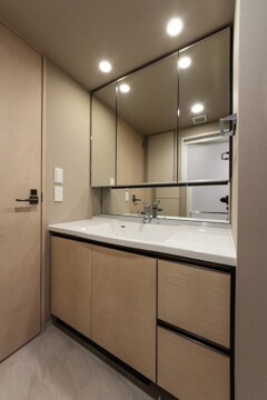 物件内観写真8　(嬉しい独立洗面台付き。)