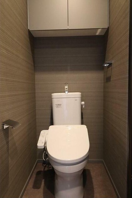 物件内観写真8　(温水洗浄便座。)