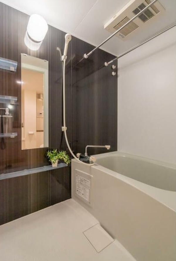 浴室(浴室乾燥機付のバスルーム。)