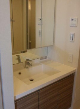 物件内観写真7　(嬉しい独立洗面台付き。)