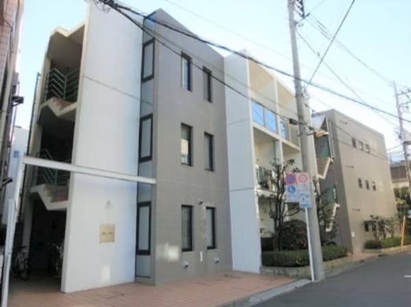 外観(鉄筋コンクリート造のがっちりとした建物。)