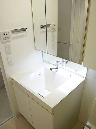 物件内観写真6　(嬉しい独立洗面台付き。)