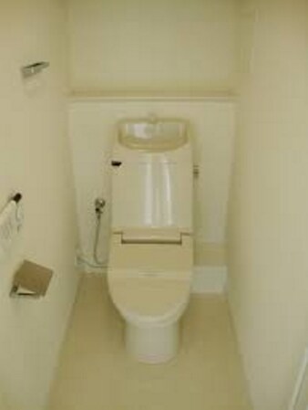 物件内観写真8　(温水洗浄便座。)