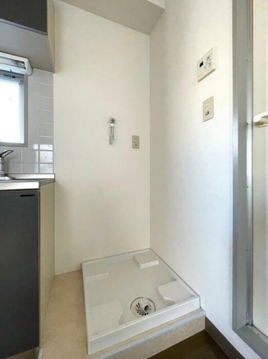 物件内観写真8　(室内洗濯機置場。)