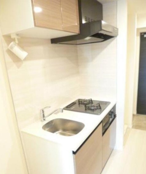 物件内観写真3　(2口コンロのシステムキッチン。)