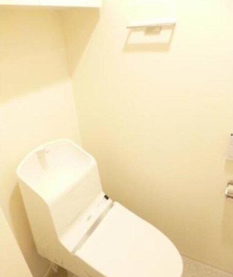 物件内観写真5　(温水洗浄便座。)