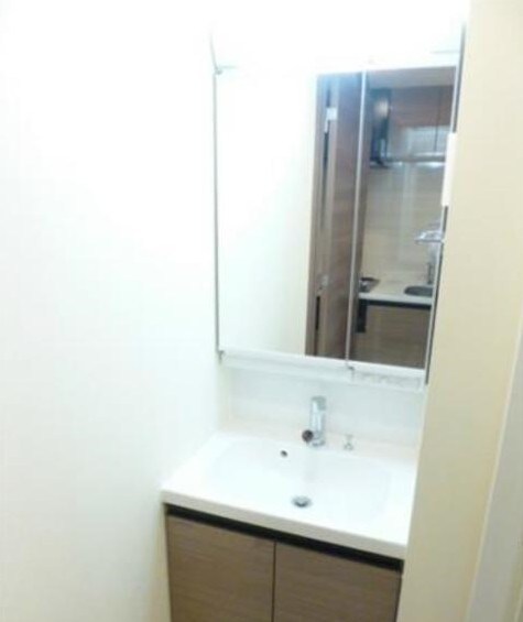 物件内観写真6　(嬉しい独立洗面台付き。)