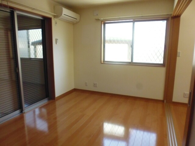 物件内観写真4　(きれいなフローリング。)
