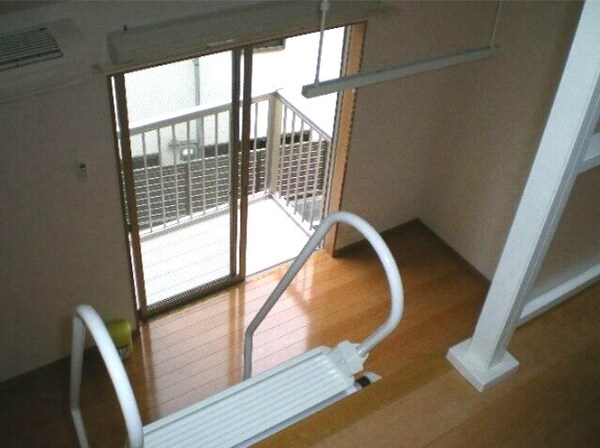 寝室(きれいなフローリング。)