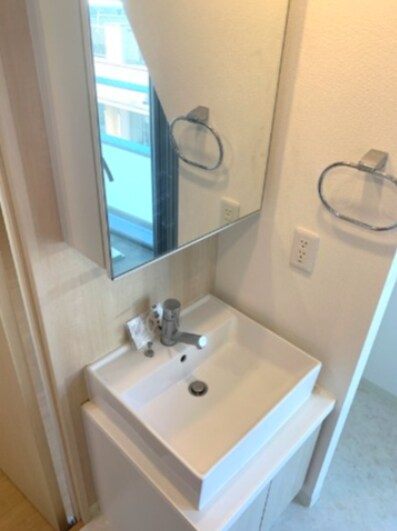 物件内観写真7　(嬉しい独立洗面台付き。)