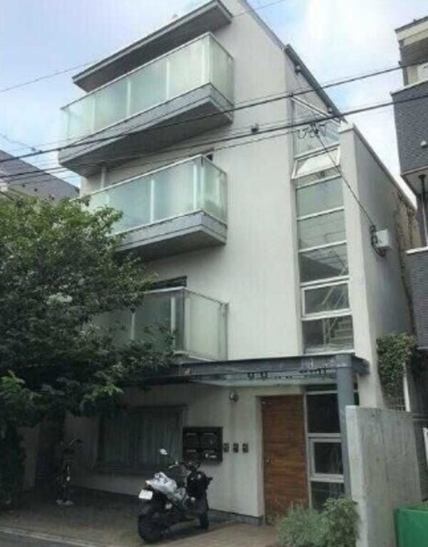 外観(鉄筋コンクリート造のがっちりとした建物。)