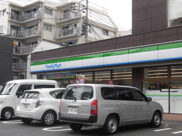 周辺環境(ファミリーマート 942m)