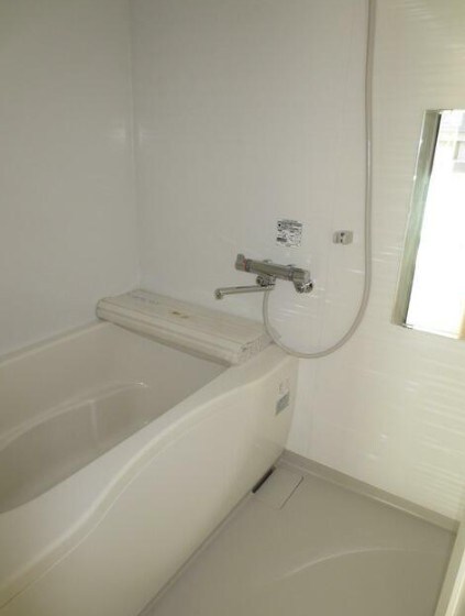 物件内観写真4　(浴室乾燥機付きバス。)