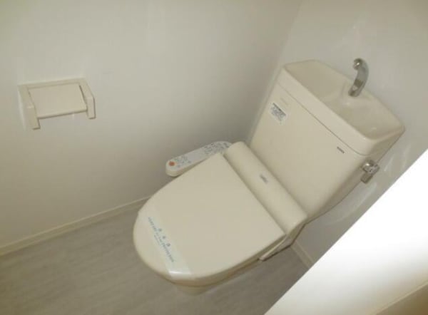 トイレ(温水洗浄便座。)