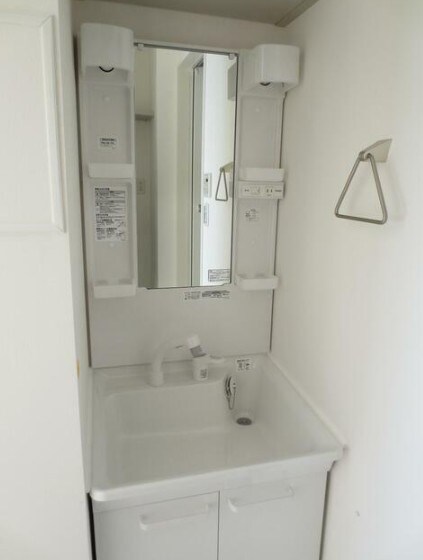 物件内観写真6　(嬉しい独立洗面台付き。)